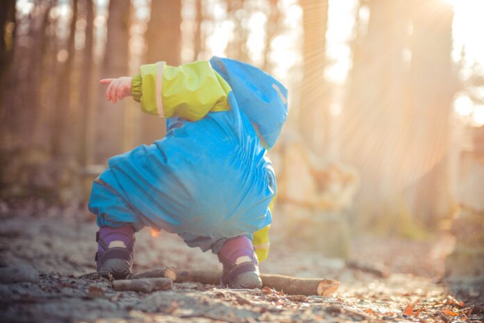 5 Ways Being Outside Benefits Child Development